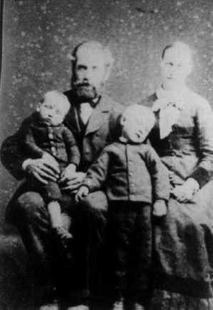 Karetmager Styrbæk og familie i Klim, ca. 1886-87